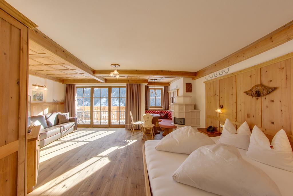 Dorfhotel Beludei Santa Cristina Val Gardena الغرفة الصورة